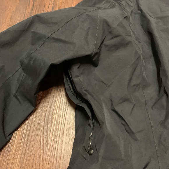 Marmot Women's Essential Waterproof Jacket - Picture 12 of 12